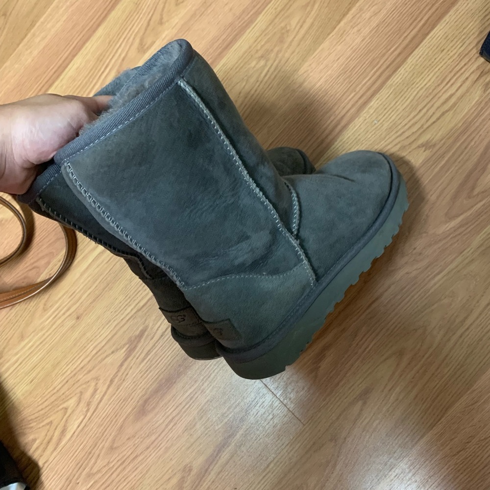 gray uggs